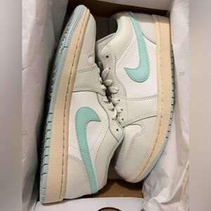 Jordan 1 Low white/mint sz 8.5
